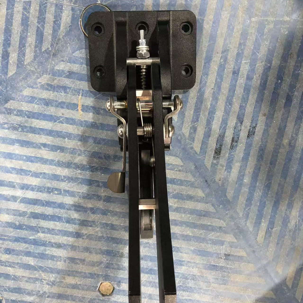 Faltmechanismus für Toursor E-Scooter